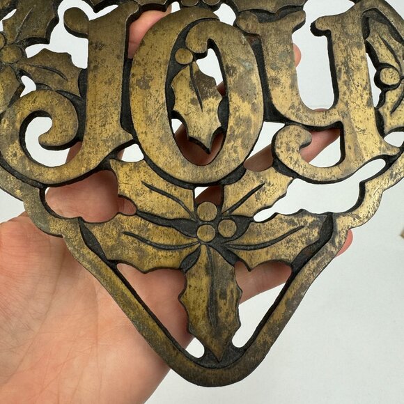 Vintage Avon Trivet Christmas Holiday Joy Holly Brass Copper Cast Iron Dining - Picture 8 of 9